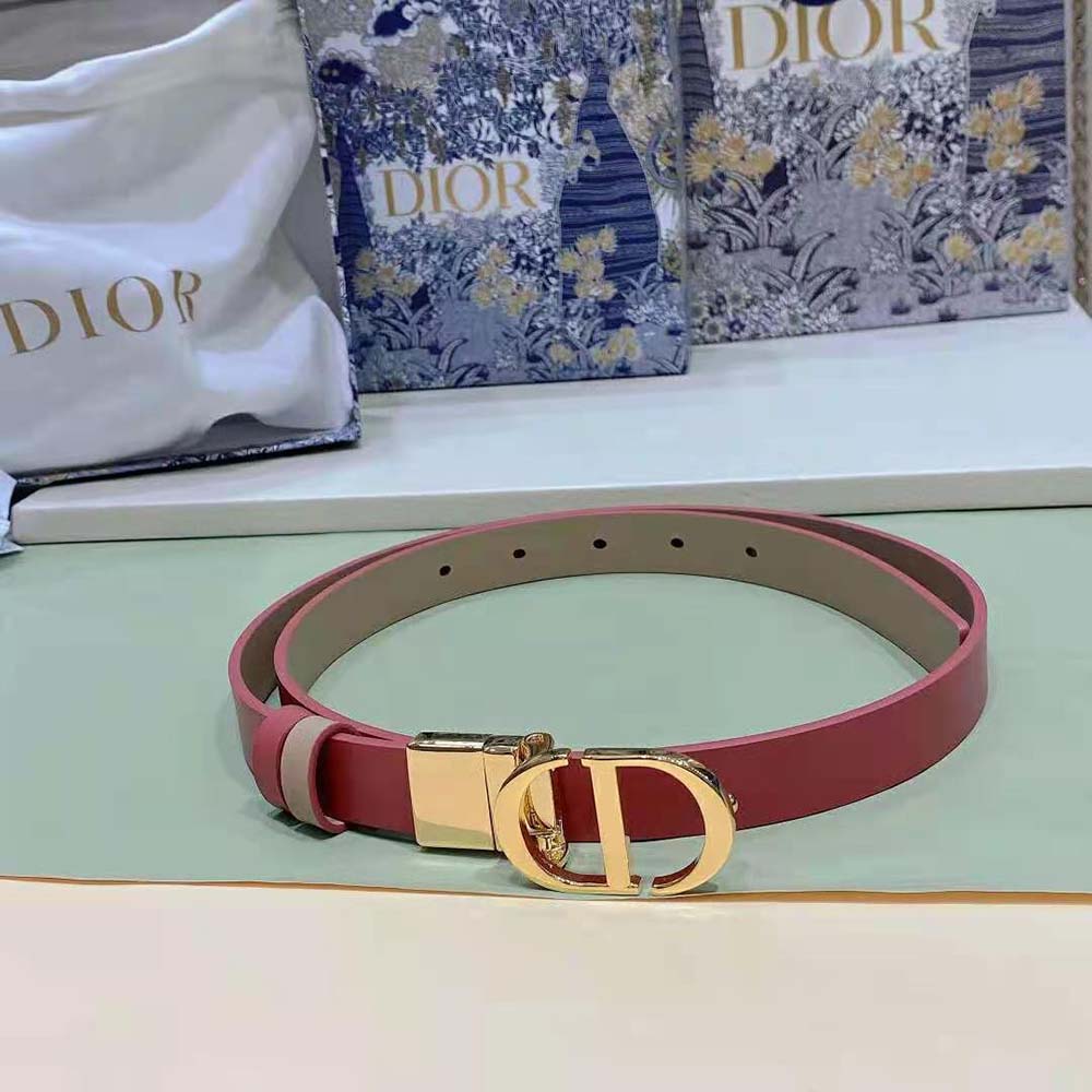 Detail of gold hardware on Dior Women 30 Montaigne Reversible Belt