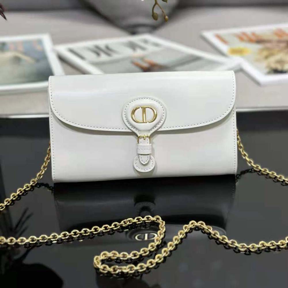 Close-up of silver-tone chain and clasp on Dior Women Bobby East-west Pouch