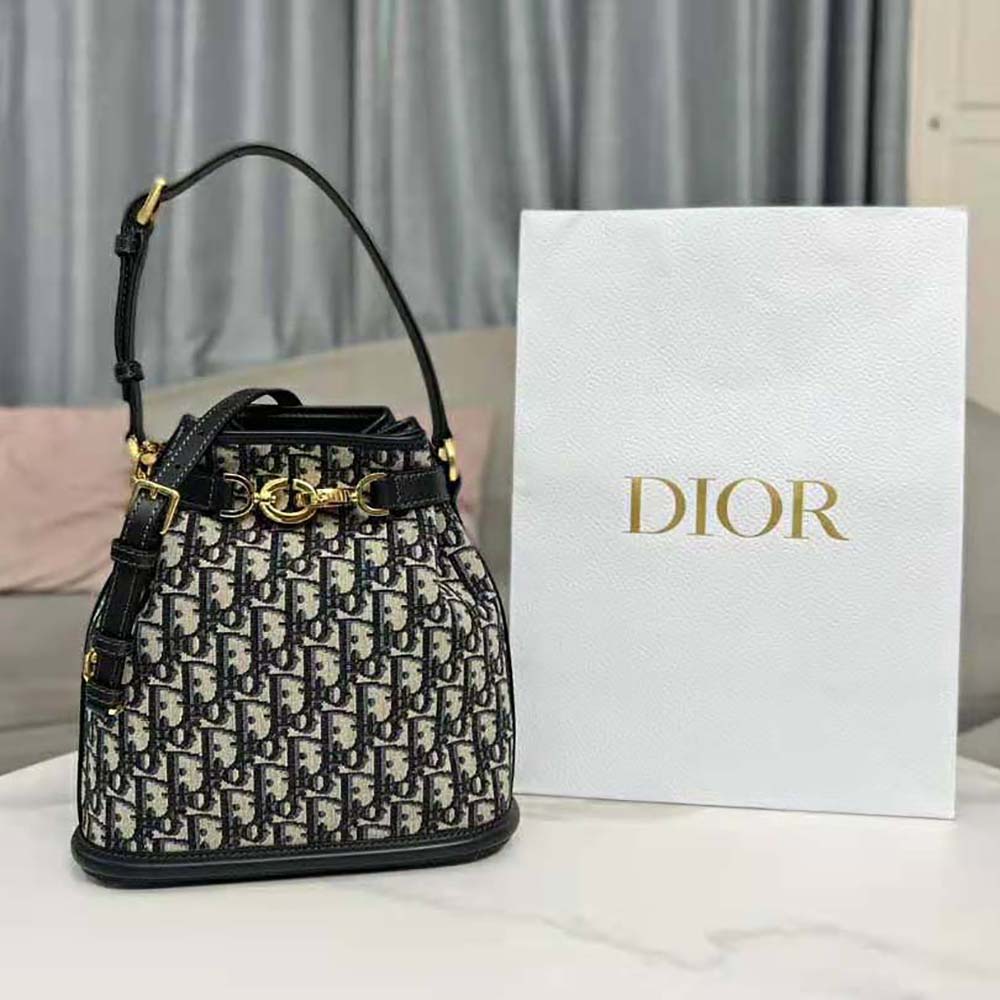 Close-up of silver hardware and cannage stitching on the Dior Women Medium C’est Dior Bag