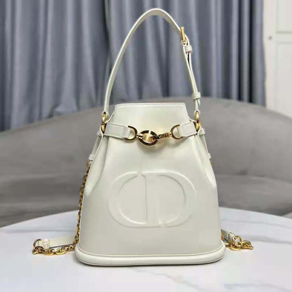 Side profile showcasing silhouette of Dior Women Medium C’est Dior Bag