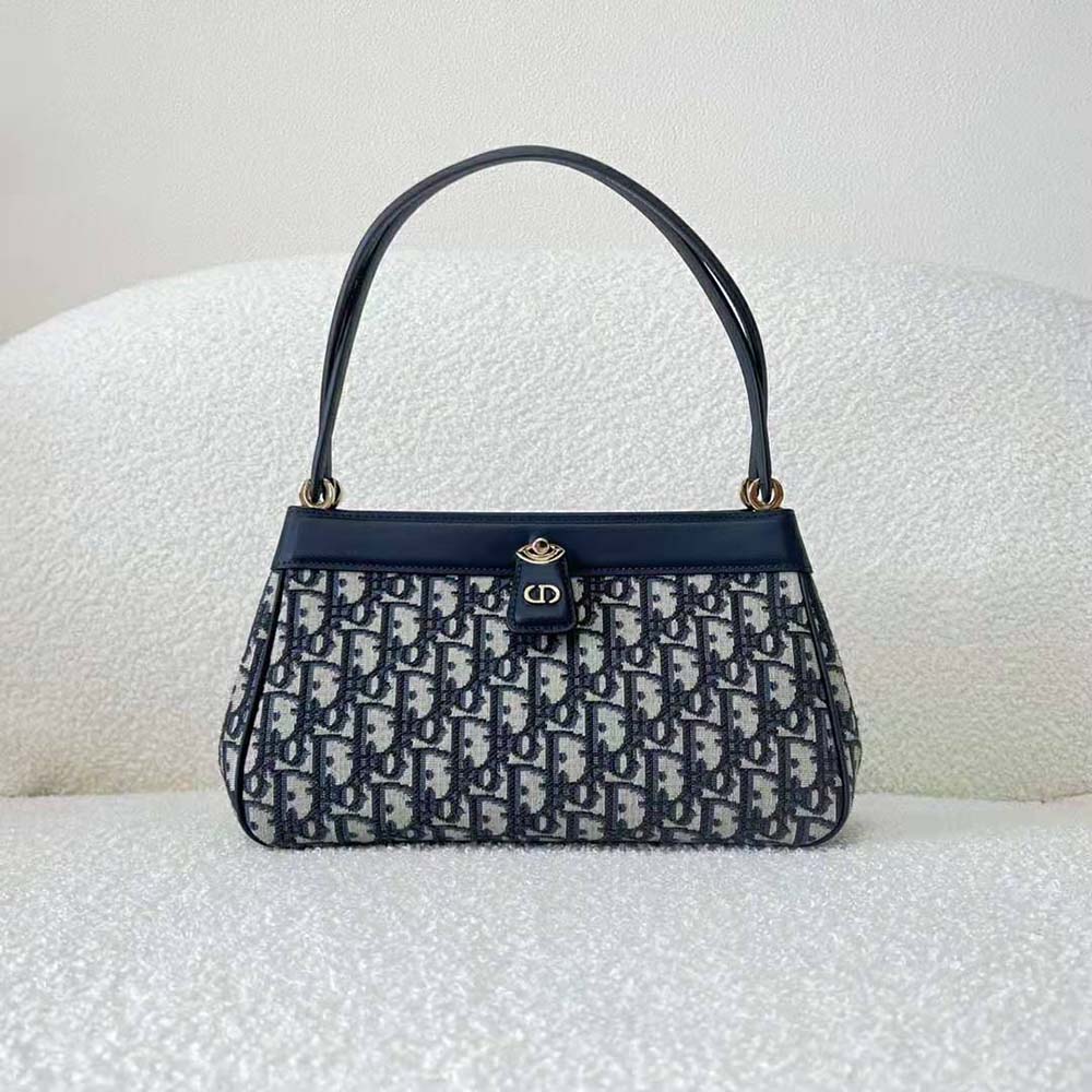 Close-up of silver hardware on Dior Women Medium Dior Key Bag Blue Dior Oblique Jacquard