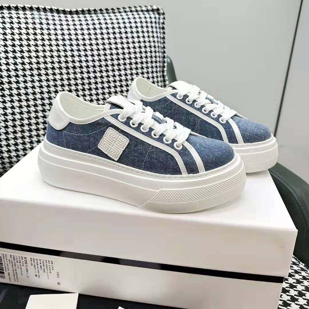 Top view of lace-up closure on Givenchy Women City Platform Sneakers