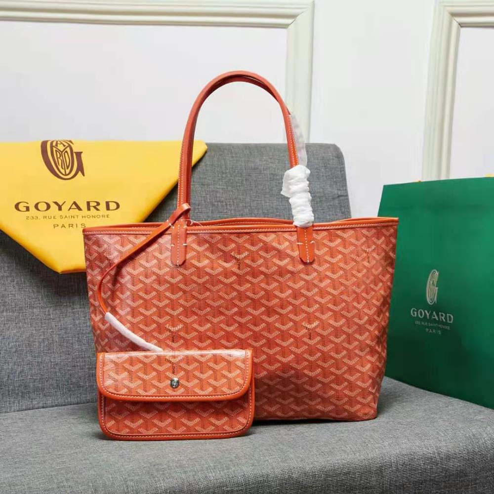 Close-up of Goyardine canvas and calfskin details on Sac Artois MM