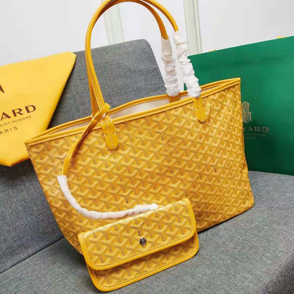 Side angle showing Sac Artois MM structured silhouette and flap closure