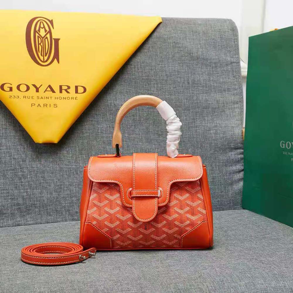 Close-up of signature Toile Goyardine texture on Sac Saïgon Souple Mini
