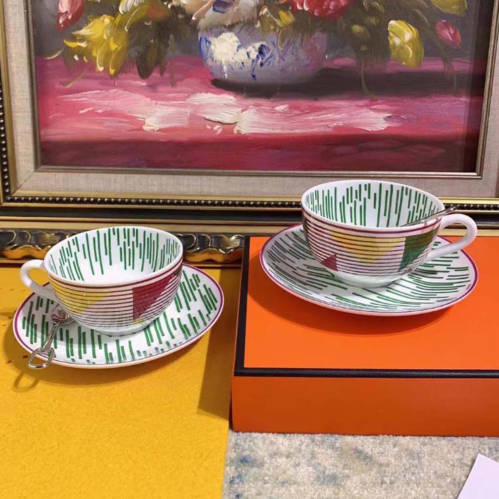 Close-up of gold Hippomobile design on Hermes Unisex Hermes Hippomobile Tea Cup