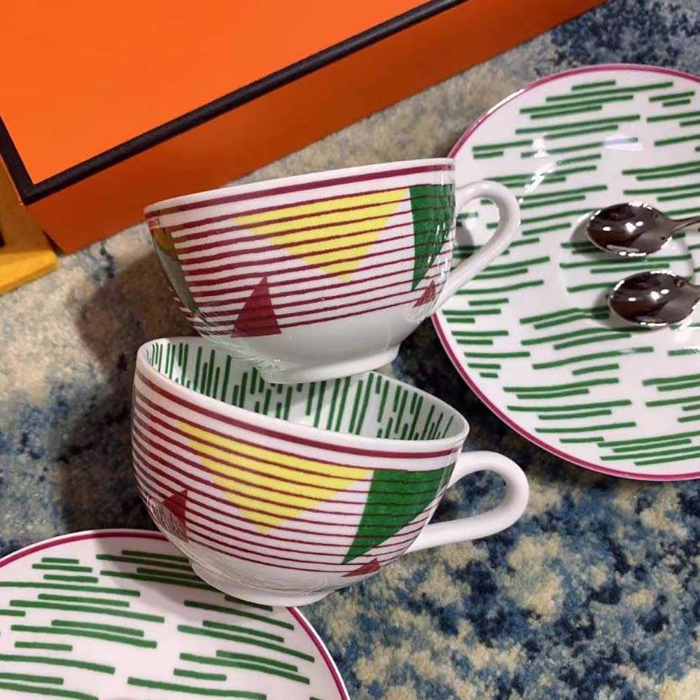 Top angle of green and gold Hermes Unisex Hermes Hippomobile Tea Cup and Saucer