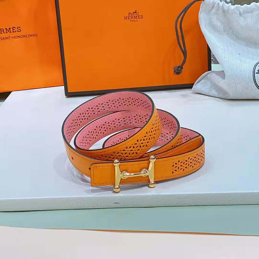 Side angle showing slim profile of Hermes Women Mors H Belt Buckle & Reversible Leather Strap