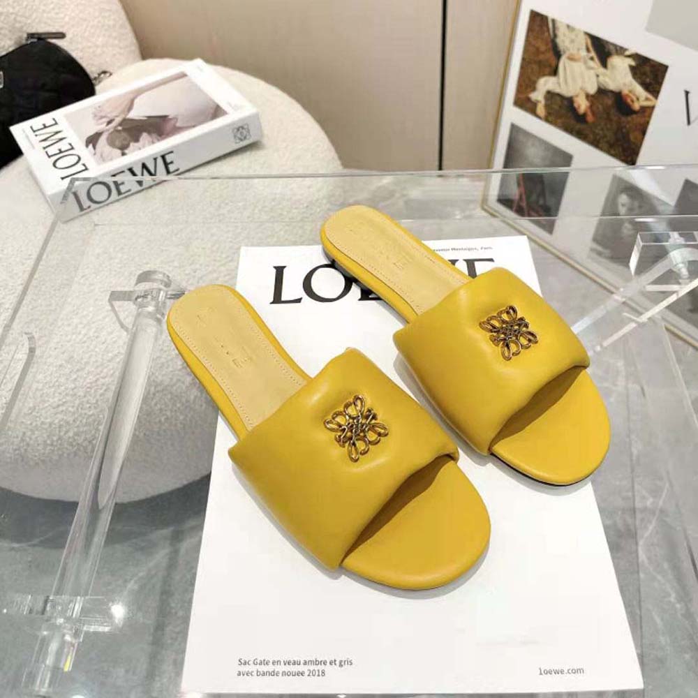 Close-up on embossed Anagram detail of Loewe Women Anagram Padded Slide