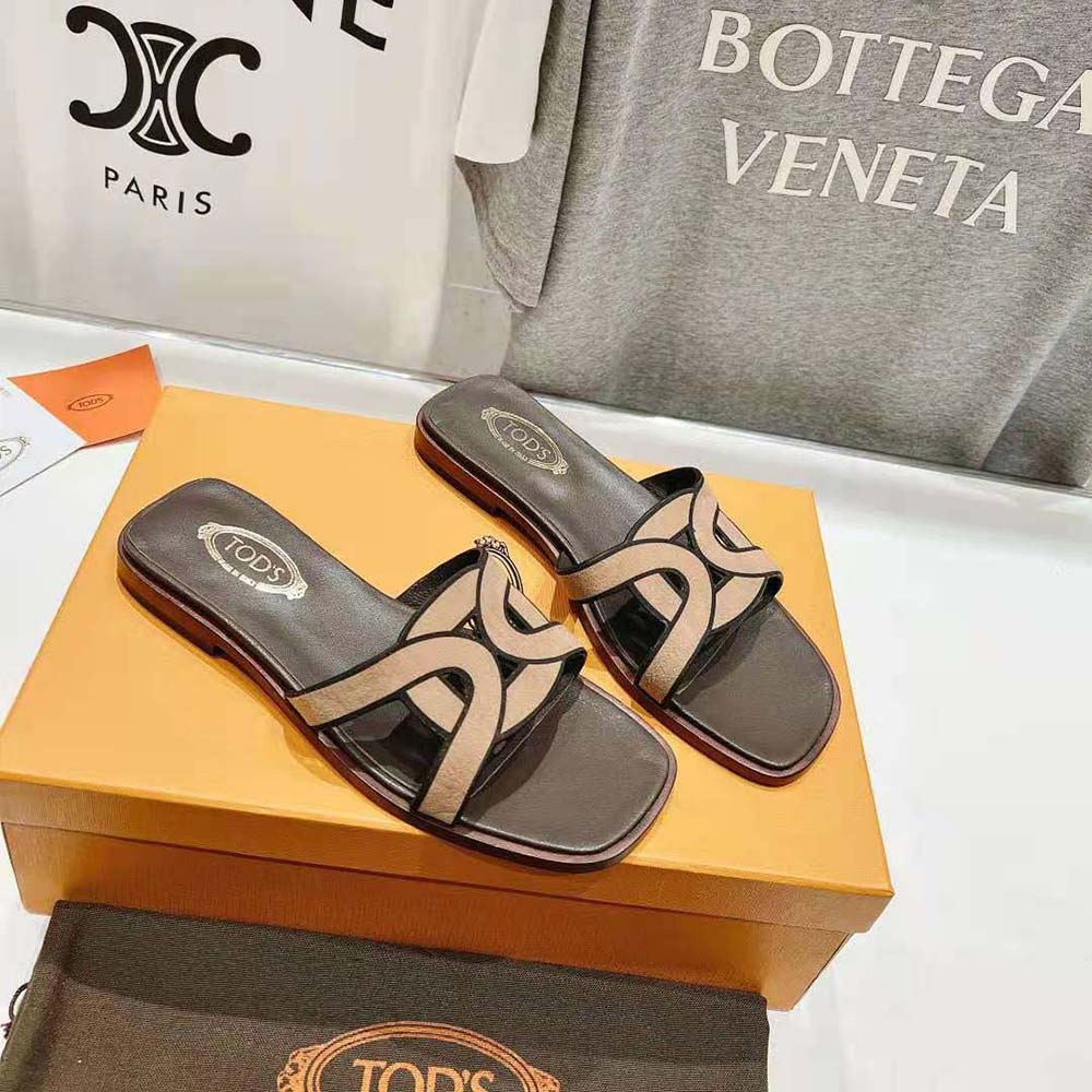 Top-down view of TODS Women Sandals in Beige leather highlighting texture