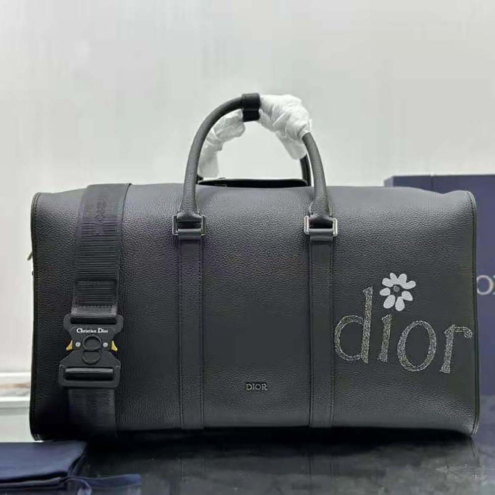 Close-up of silver hardware on Dior Men By Erl Dior Lingot 50 Bag
