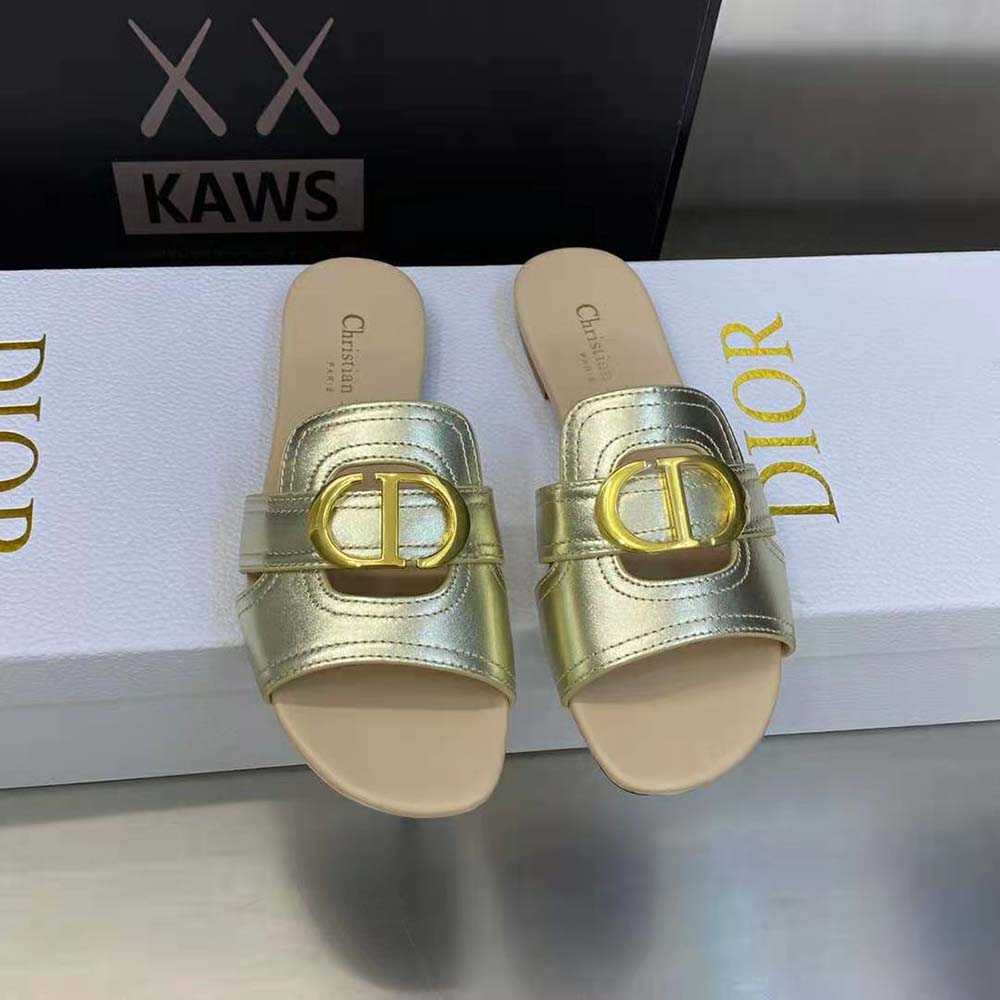 Close-up of platinum-tone hardware on Dior Women 30 Montaigne Slide sandal