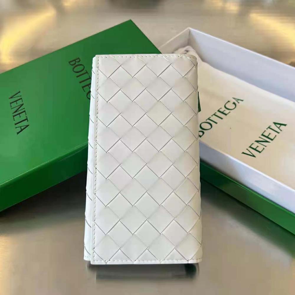 Close-up detail of silver hardware on Bottega Veneta Unisex Long Intrecciato Wallet-White