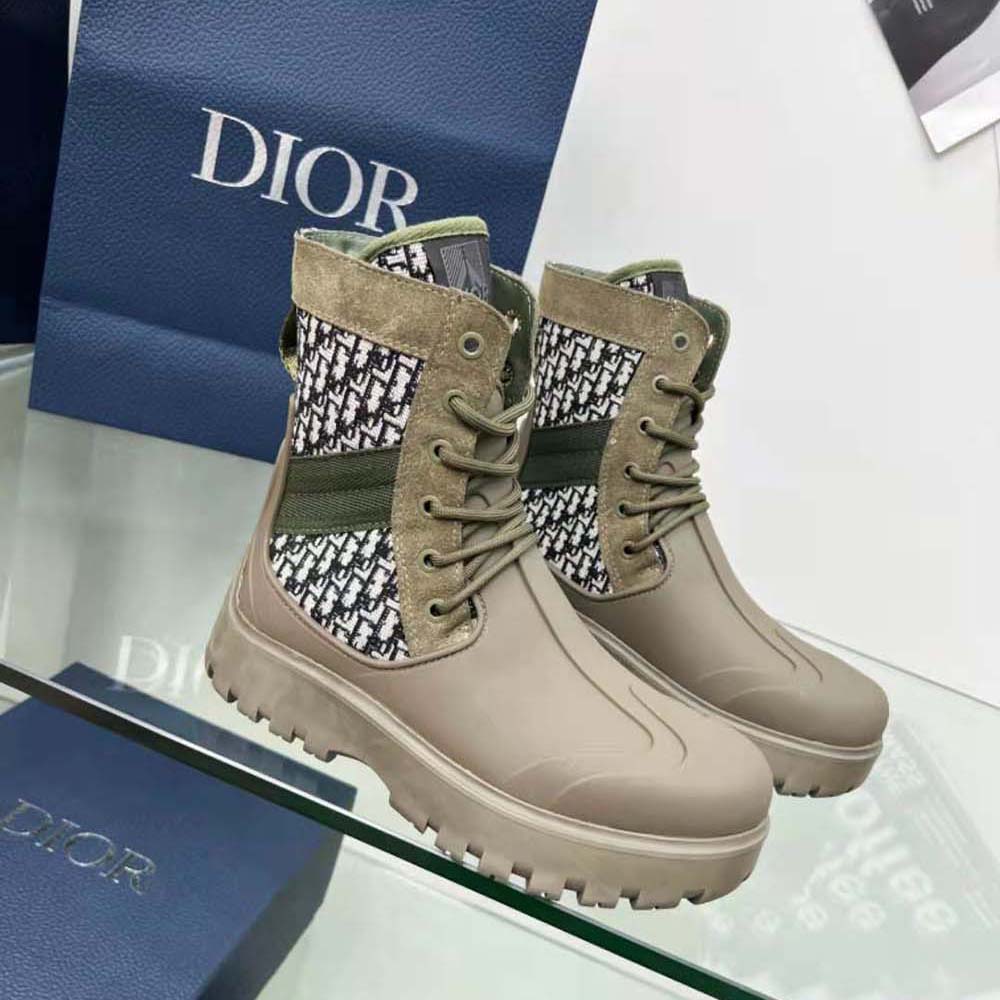 Top view highlighting Dior Oblique jacquard fabric and ankle silhouette of Dior Men Garden Lace-up Boot