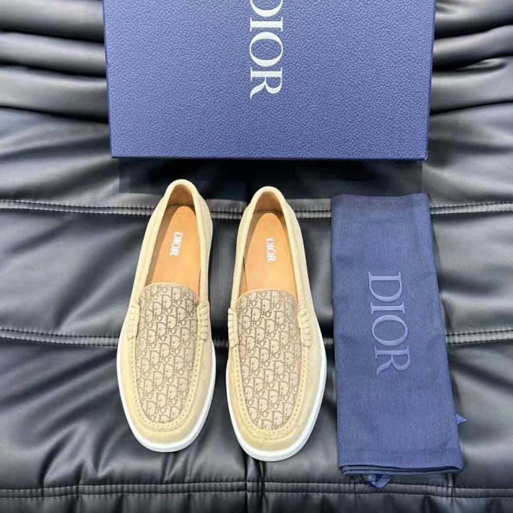 Close-up on Dior Oblique jacquard detail on Dior Men Granville Loafer Beige