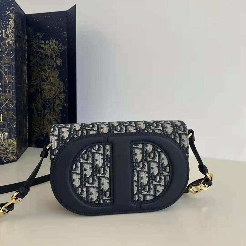 Close-up on CD metal clasp and flap of Dior Women CD Signature Bag
