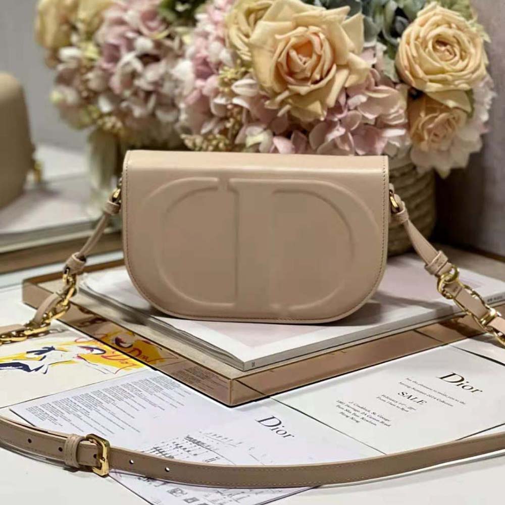 Close-up of CD-embossed box calfskin texture on Dior Women CD Signature Bag
