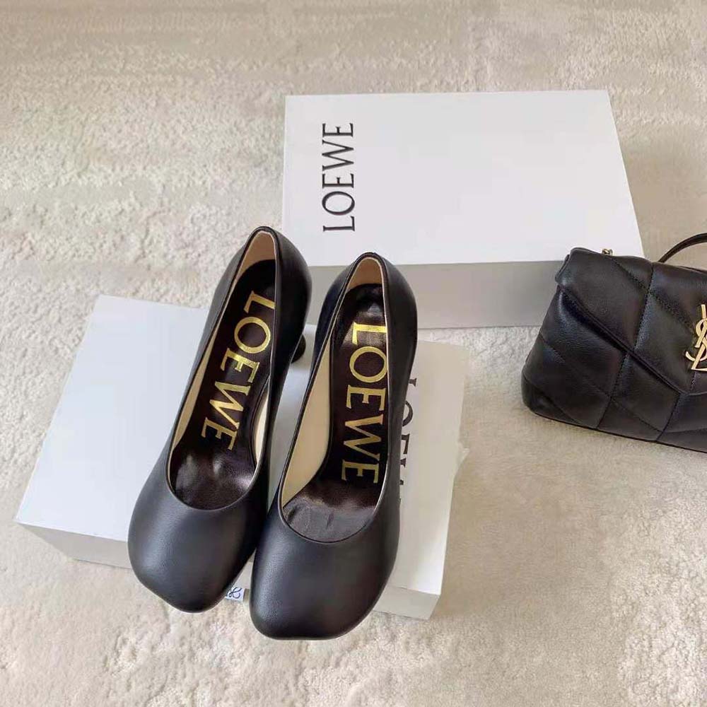 Close-up of black goatskin texture on Loewe Women Toy Pump