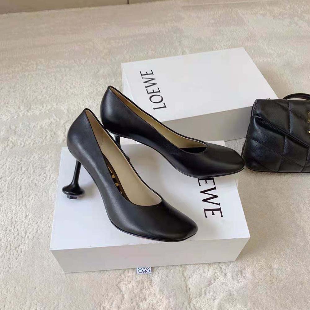 Back view of Loewe Women Toy Pump in Goatskin-Black with heel detail