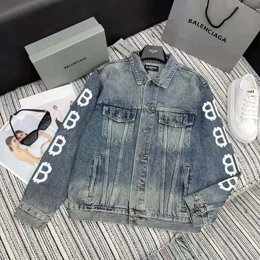 Close-up on Balenciaga branded hardware of Men Crypto Large Fit Jacket