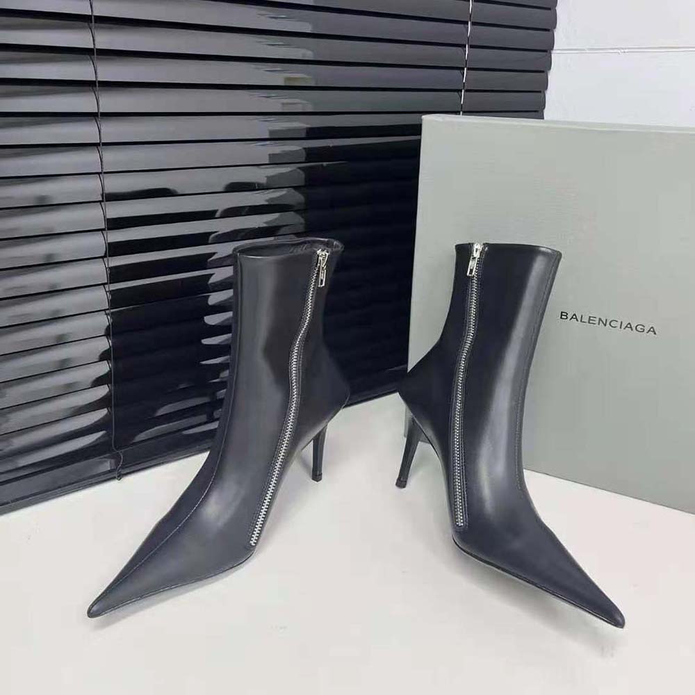 Close-up on sculpted 110mm heel of Balenciaga Women Witch bootie