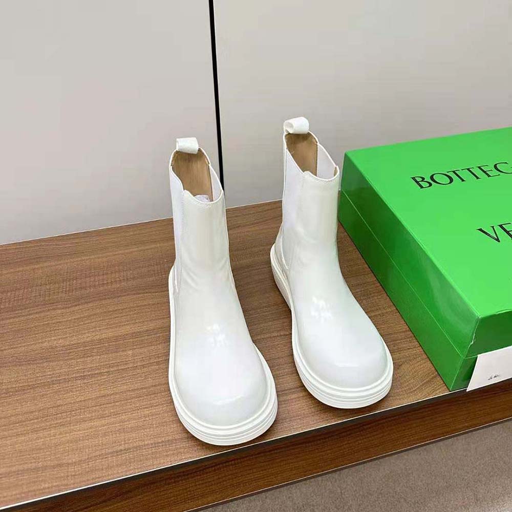 Top view detail of smooth leather on Bottega Veneta Women Fireman Chelsea Ankle Boot-White