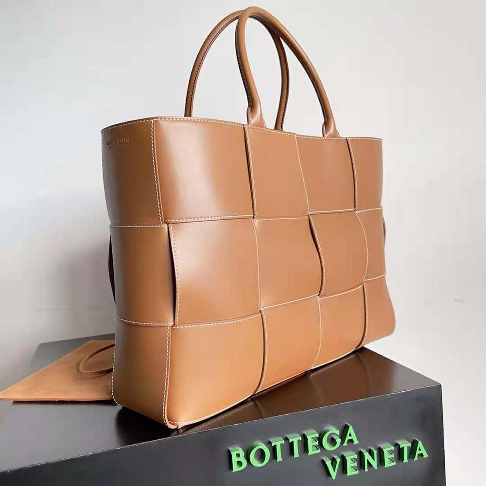 Side angle showing gold-tone hardware on Bottega Veneta Medium Arco Tote Bag-Brown