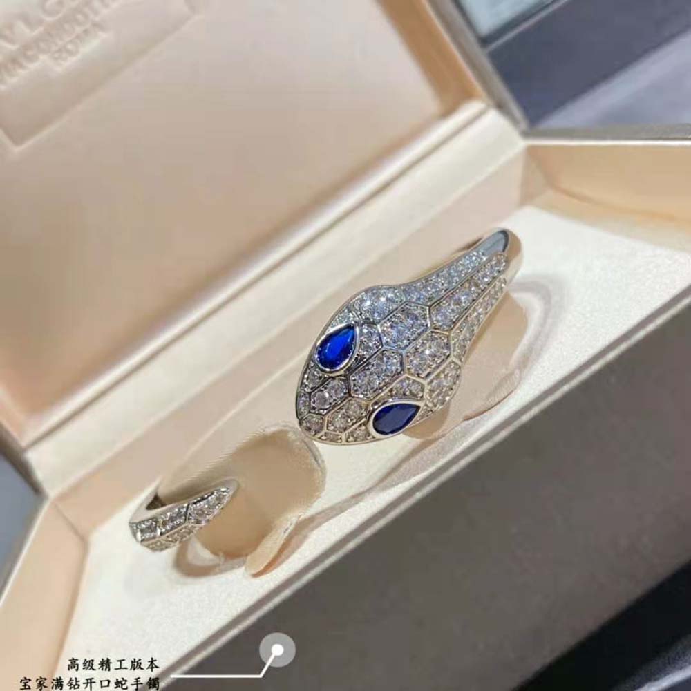 Bvlgari Women Serpenti Bangle Bracelet polished white gold shine reflection