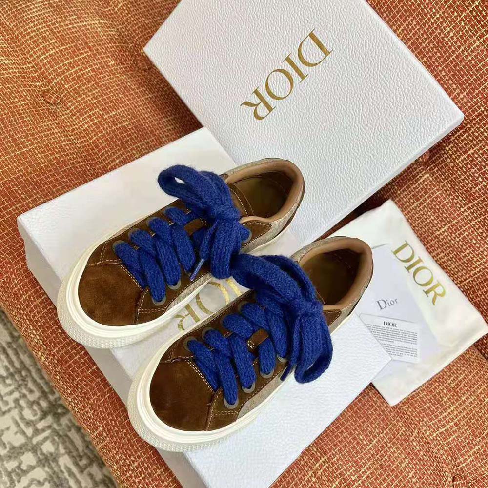 Close-up of brown suede and Dior Oblique jacquard on the Dior Men B33 Sneaker