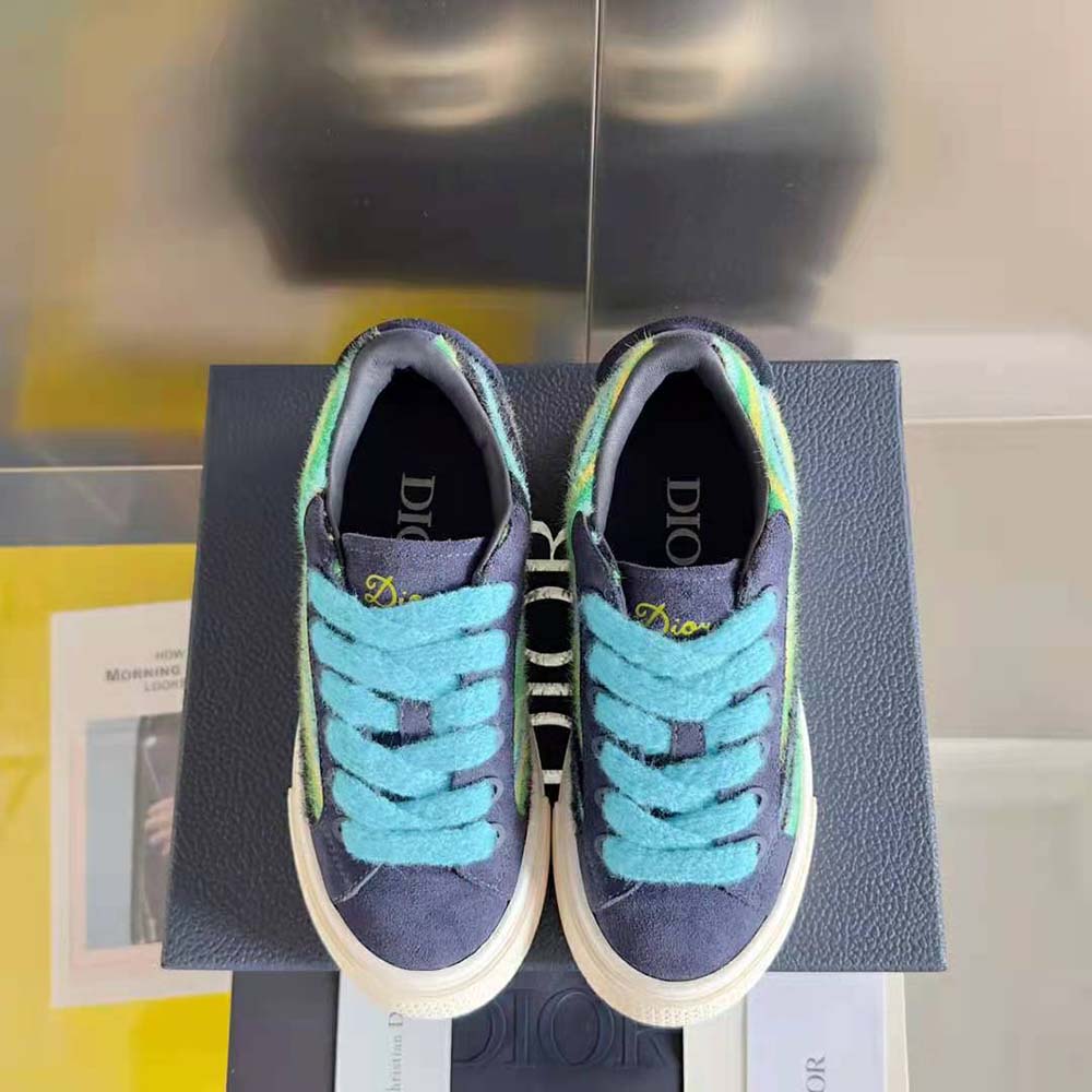 Close-up on tear-shaped cutouts on Dior Men Tears B33 Sneaker Blue