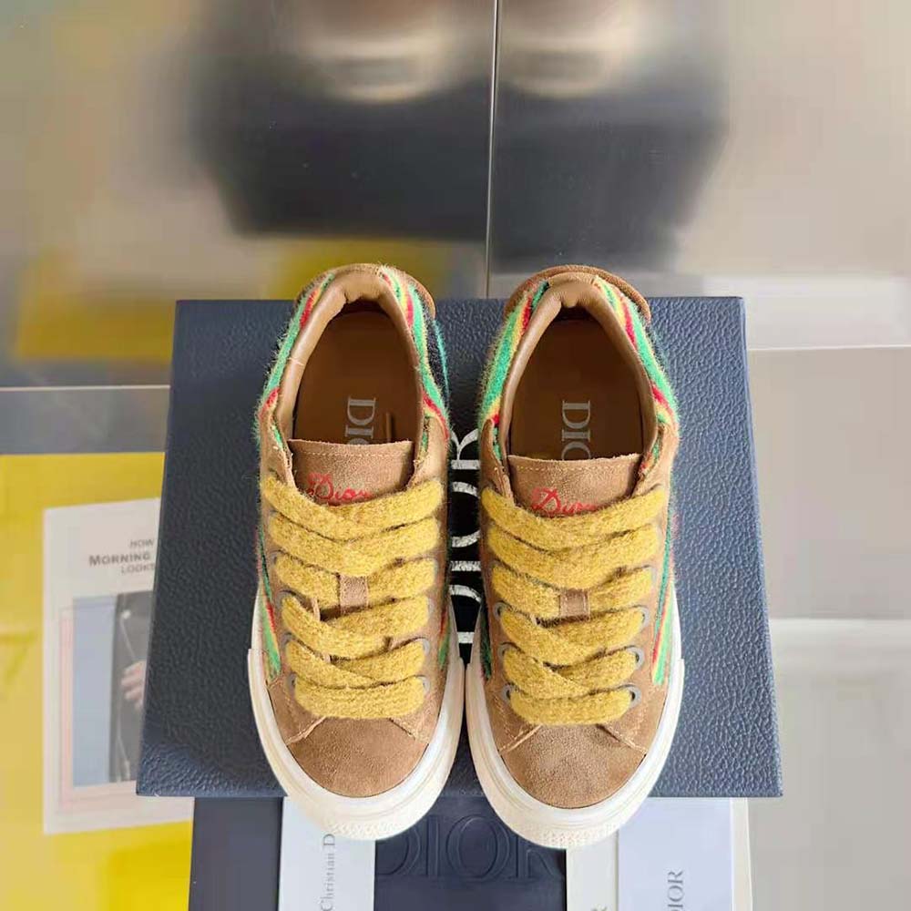 Close-up of yellow leather and Dior hardware on Men Tears B33 Sneaker