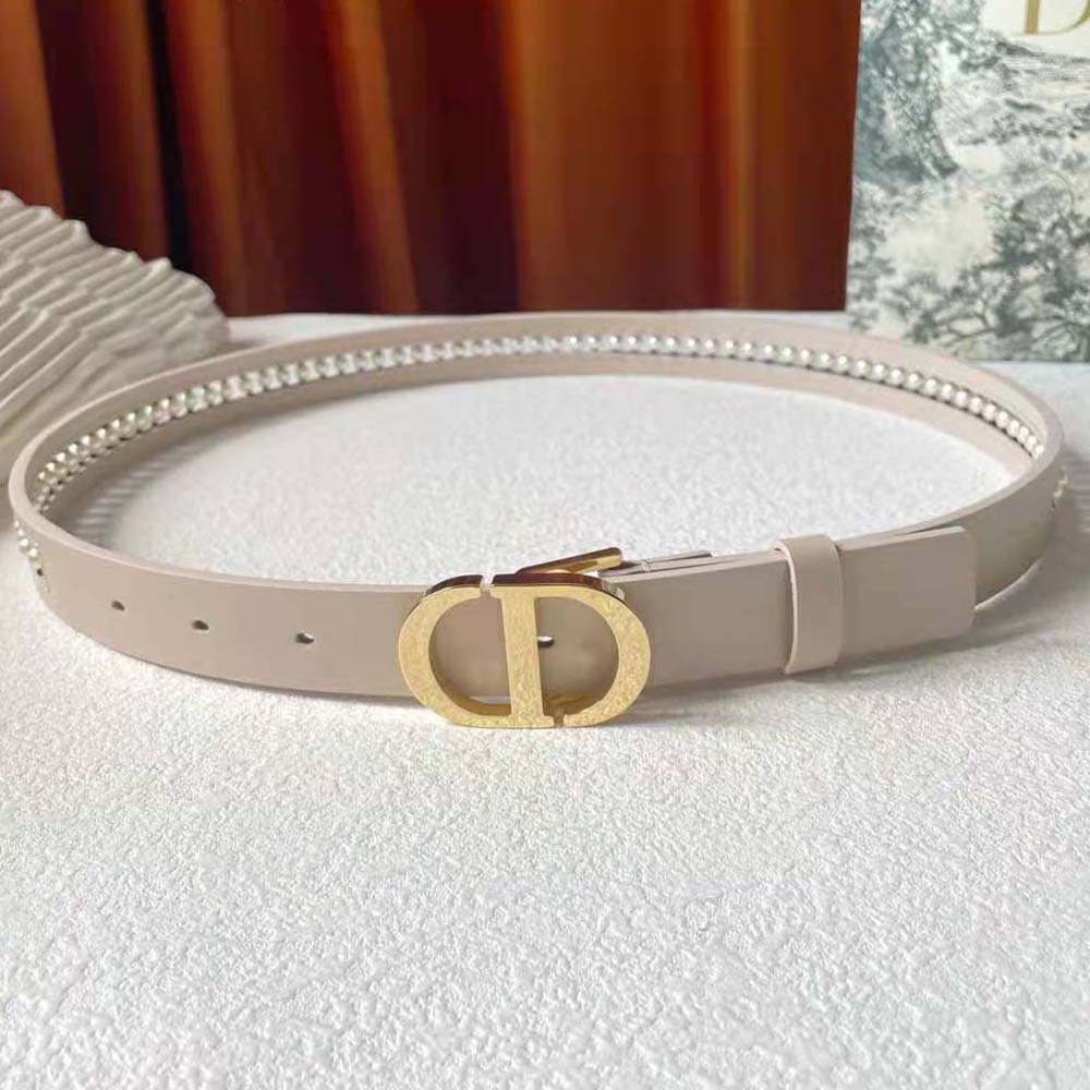 Close-up detail of white glass pearls on Dior Women 30 Montaigne Belt