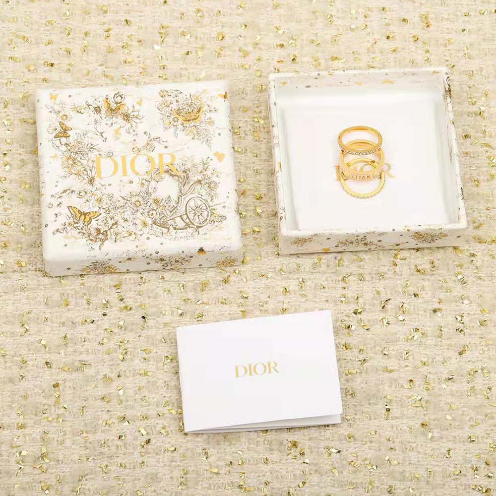 Side view showing lacquer and metal contrast of Dior Women Code Ring Set