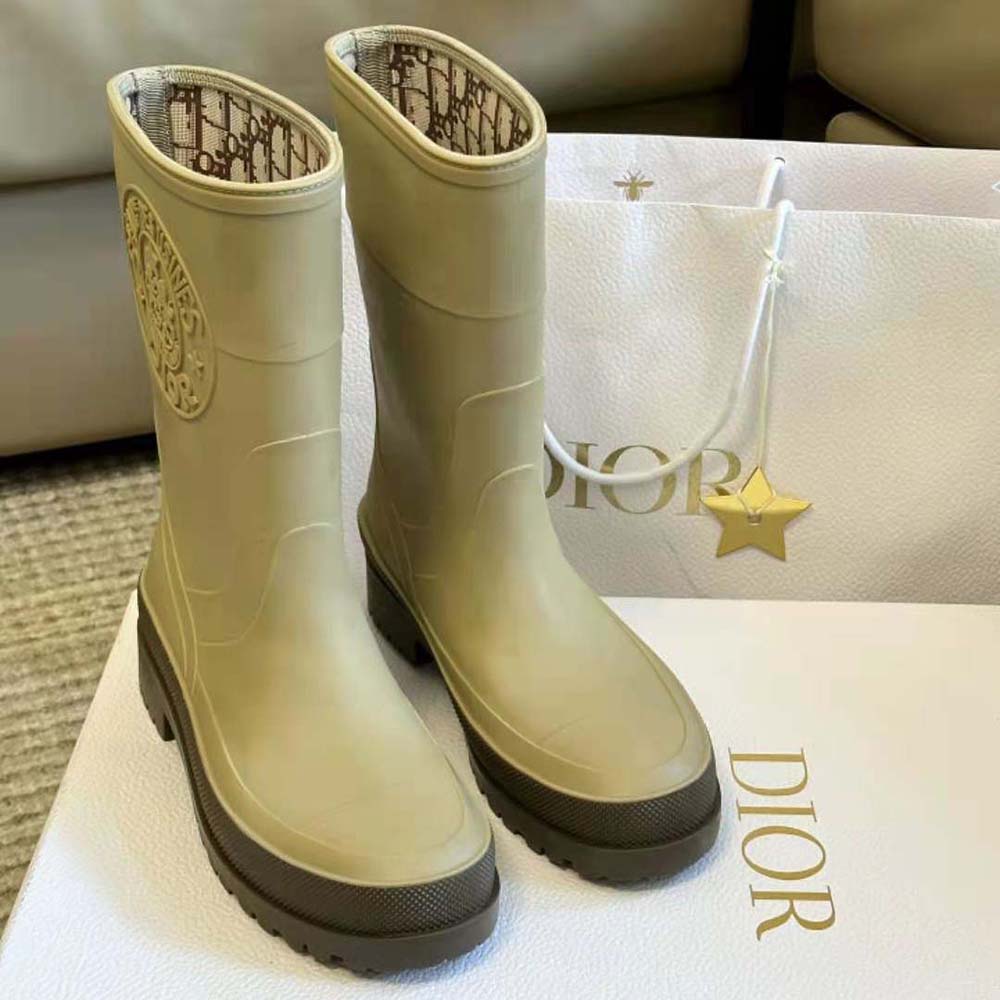 Close-up of Dior Union motif embossed on Diorunion rain boot