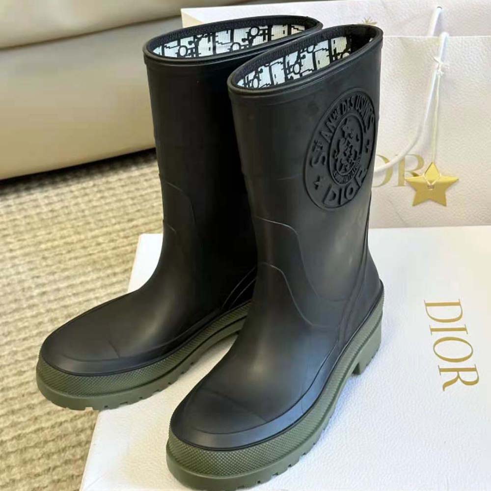 Side profile showing silhouette of Dior Women Diorunion Rain Boot Black and Khaki