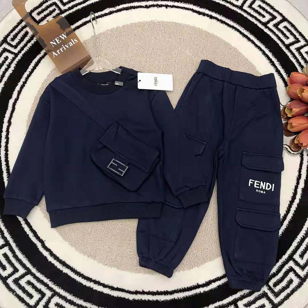 Close-up of large baguette logo on Fendi Kids’ Junior Sweatshirt Navy Blue Sweatshirt