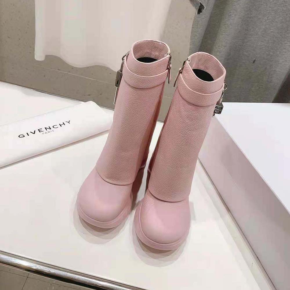 Close-up of Shark Lock clasp on Givenchy Women's pink biker ankle boots
