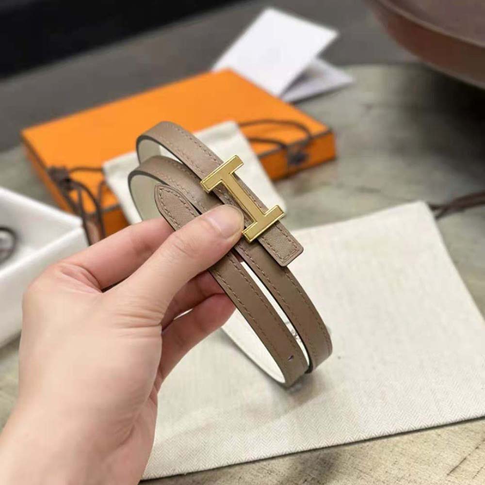 Side angle showing reversible brown leather strap on Hermes Women Focus Belt Buckle