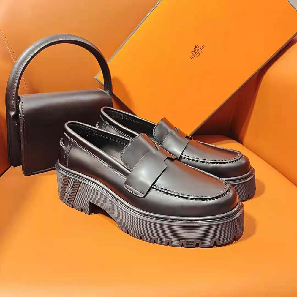 Hermes Women Hitch Loafer in Glazed Calfskin-Black - image 5