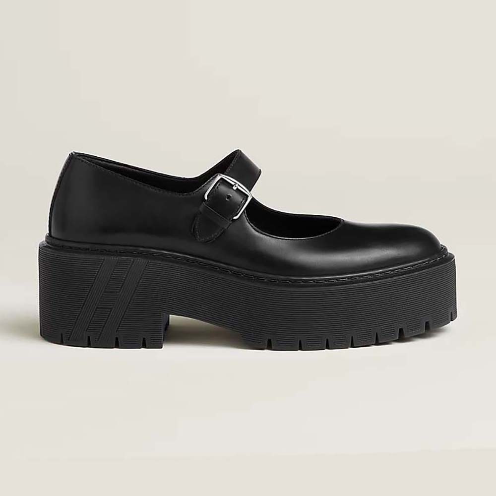 Front angled view of Hermes Women Hoxton Oxford Shoe-Black