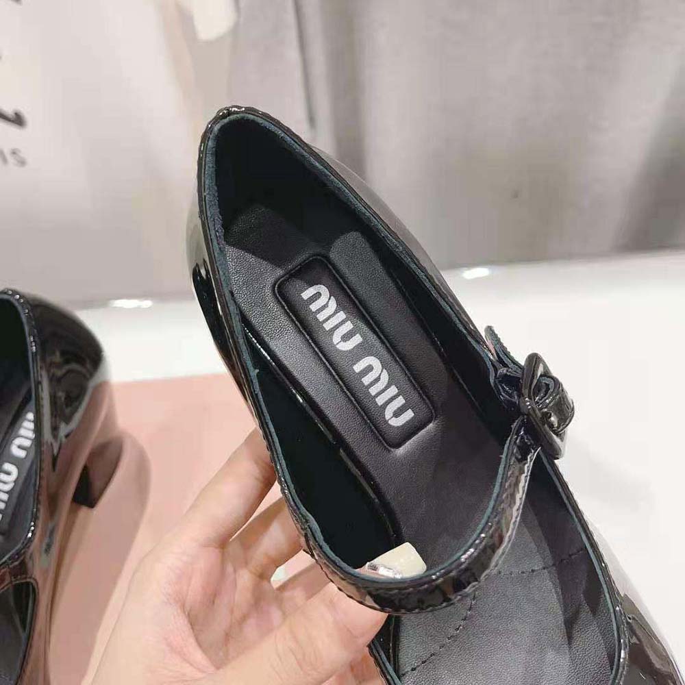 Miu Miu Women Patent Leather Pumps with Metal Lettering Logo-Black - image 7