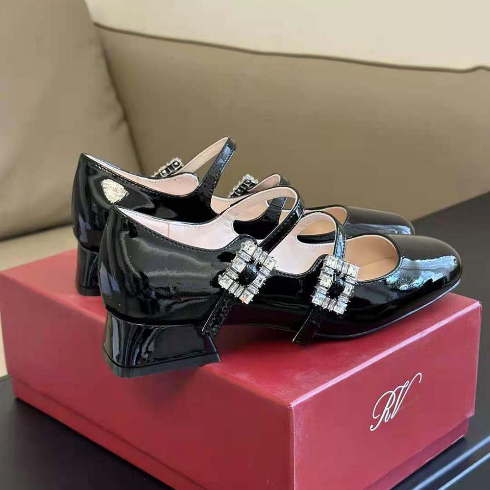 Top-down angle showing sleek silhouette of Roger Vivier Trés Vivier Mini Babies Ballerinas