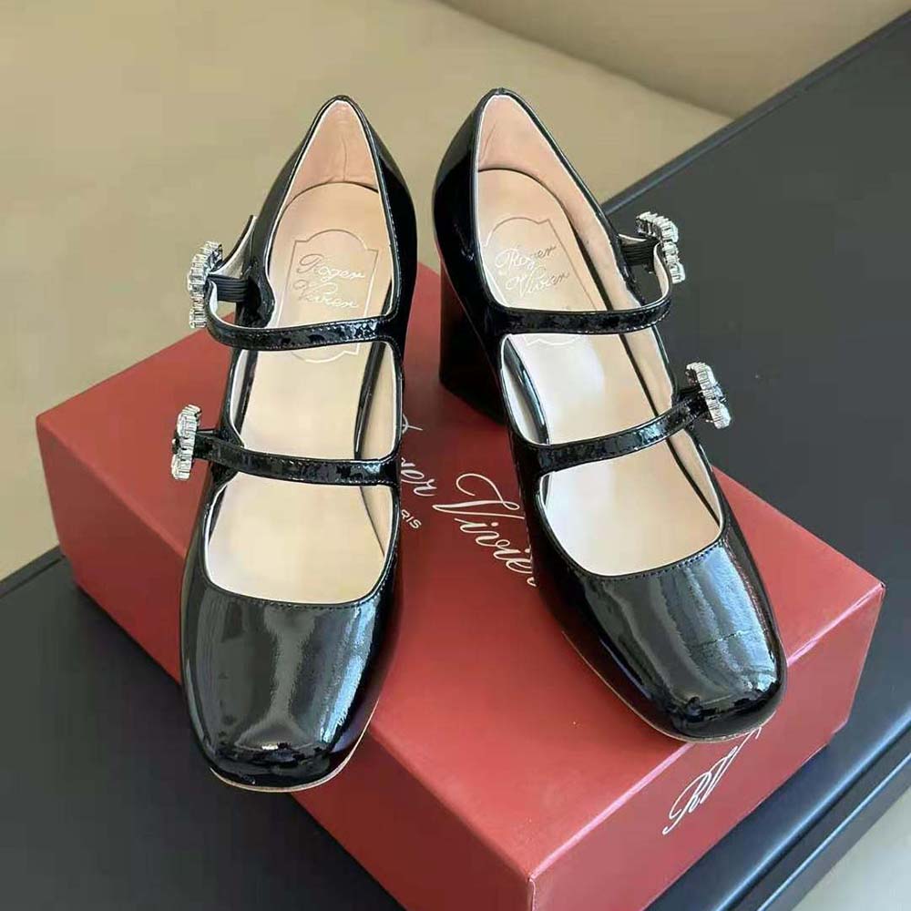 Close-up of sparkling strass buckle on Roger Vivier Trés Vivier Mini Babies Pumps
