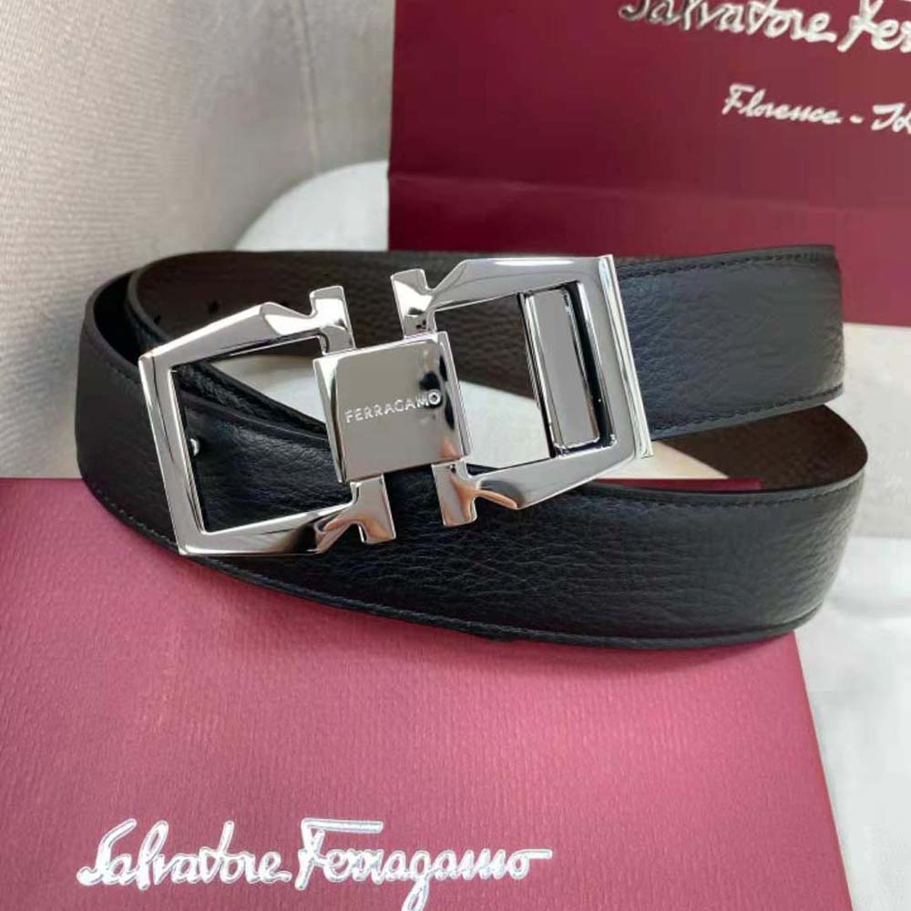 Side angle showing reversible leather design of Salvatore Ferragamo Men Reversible and Adjustable Gancini Belt-Silver