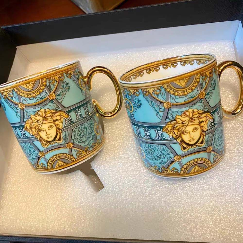 Close-up on embossed Palazzo Verde pattern on Versace unisex mug