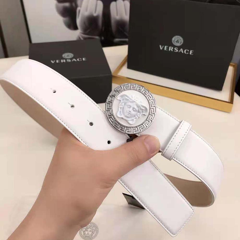Close-up of signature Medusa buckle on Versace Men Medusa Biggie Reversible Leather Belt-White