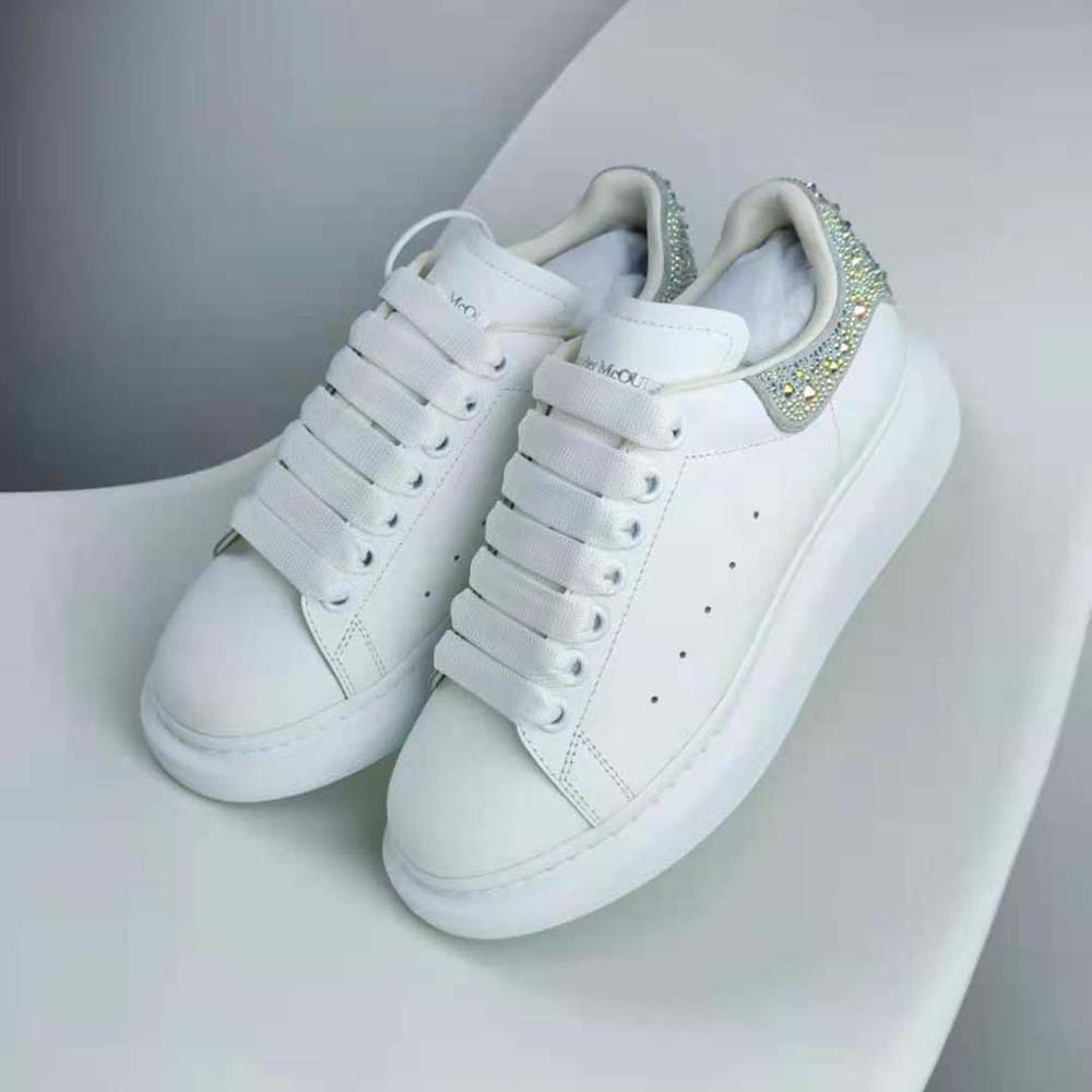 Close-up on white calf leather and signature sole detail
