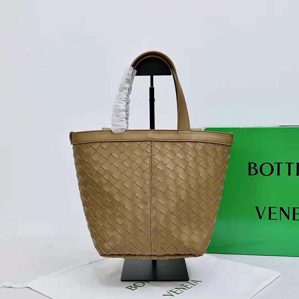 Close-up of intrecciato woven leather detail on Bottega Veneta Small Flip Flap
