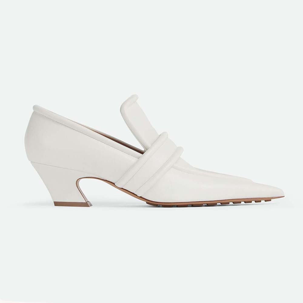 Side view of Bottega Veneta Women Spada Pump in white heel detail