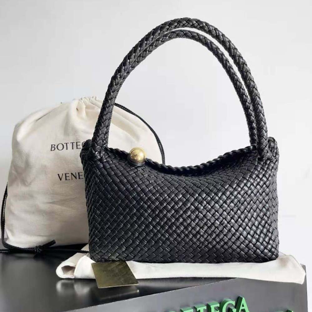 Close-up of metallic sphere closure on Tosca Shoulder Bag black